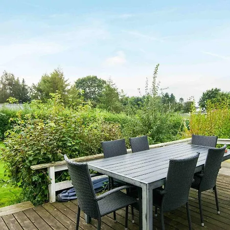 6 Person In Hejls-by Traum